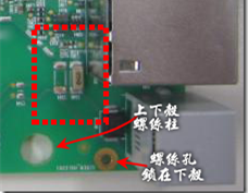 有人認(rèn)為電容旁邊已經(jīng)有螺絲將電路板固定于機(jī)殼上了，不應(yīng)該發(fā)生電路板彎曲的現(xiàn)象才對(duì)。